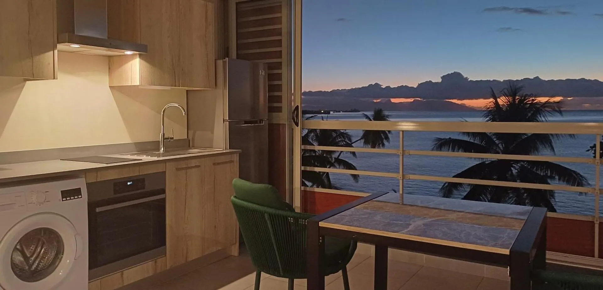 Matavai View - Premium Oceanfront Suite Arue